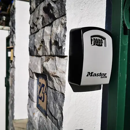 Knowing 110sqm Parede